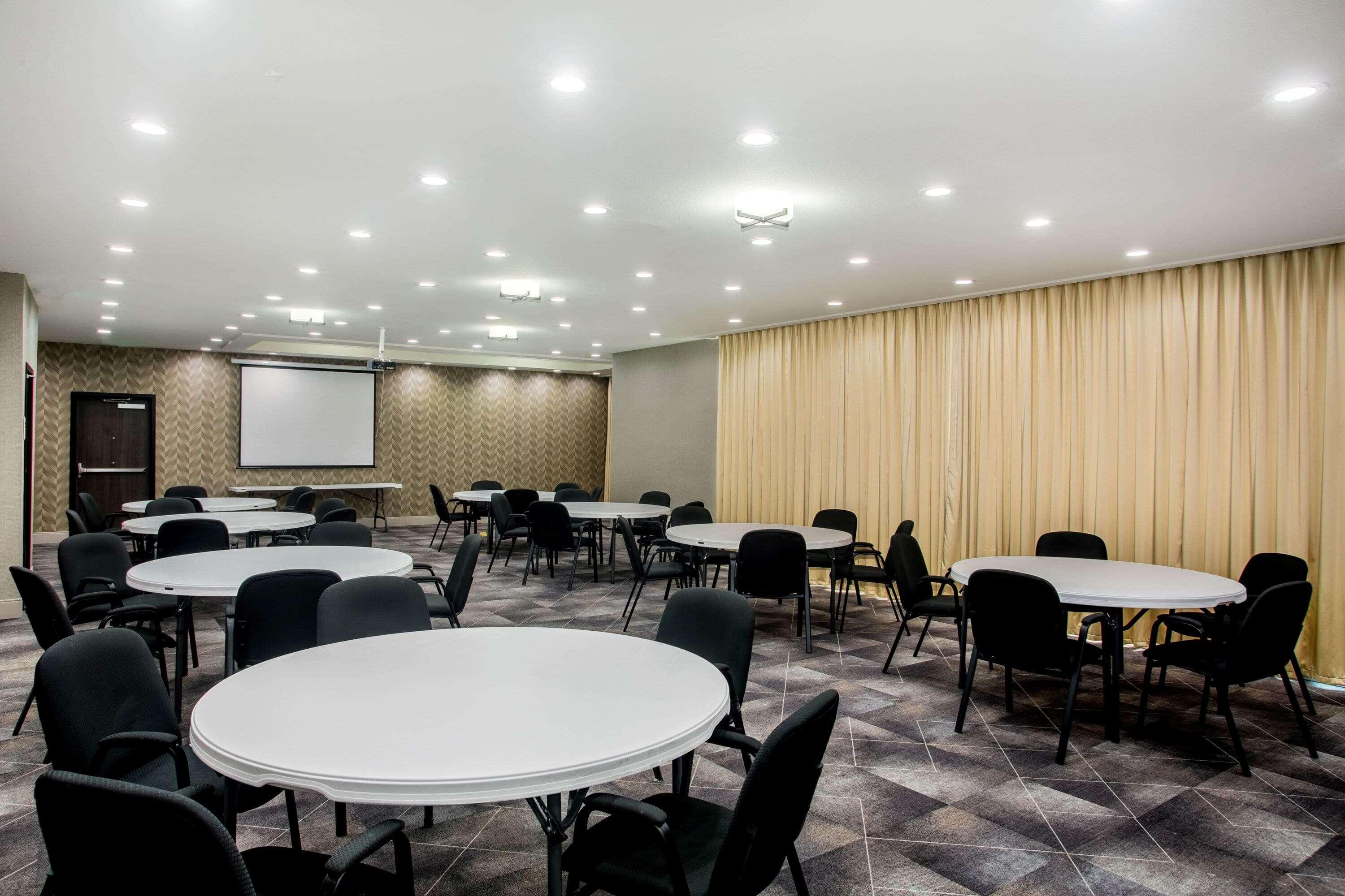 La Quinta By Wyndham Pittsburg Hotel Екстериор снимка
